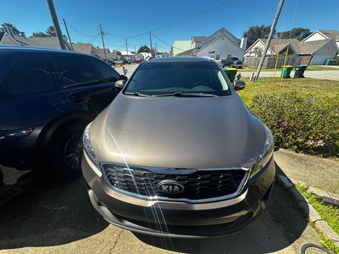 Used 2019 Kia Sorento LX w/ LX Convenience Package image 2