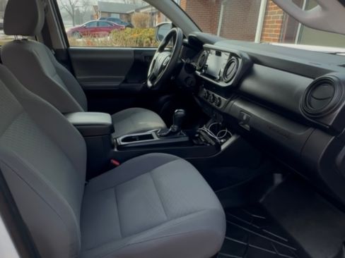 Used 2020 Toyota Tacoma SR w/ SR Convenience Package RWD image 10