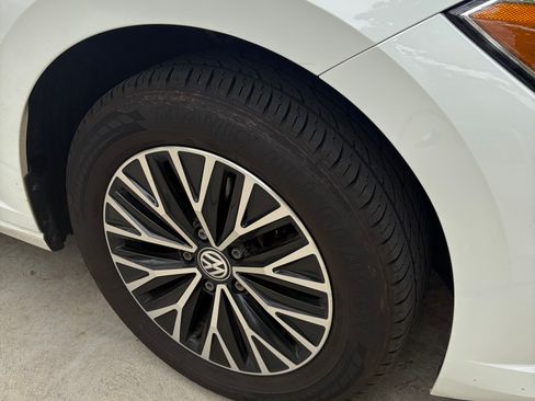 Used 2019 Volkswagen Jetta SEL w/ Cold Weather Package FWD image 6
