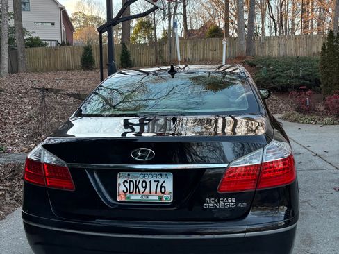 Used 2010 Hyundai Genesis 4.6 image 4