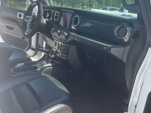 Used 2022 Jeep Wrangler Unlimited Rubicon w/ Dual Top Group image 11