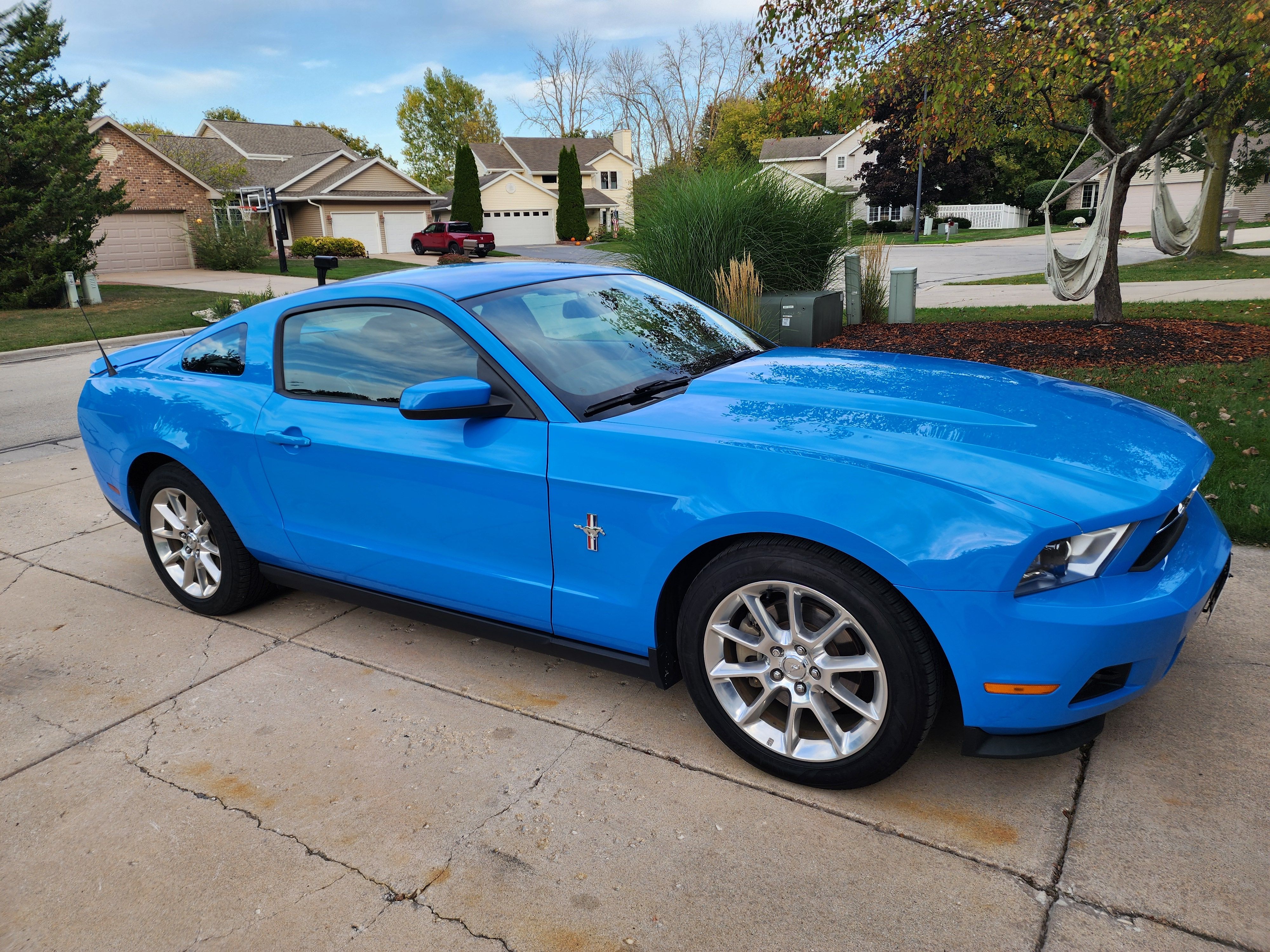 Used 2011 Ford Mustang Premium w/ 202A Rapid Spec Order Code RWD image 2
