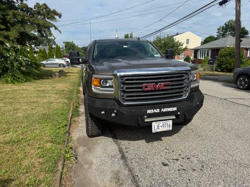 Used 2015 GMC Sierra 2500 SLT w/ Duramax Plus Package AWD/4WD image 9