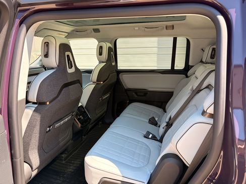 Used 2026 Rivian R1S Premium image 19