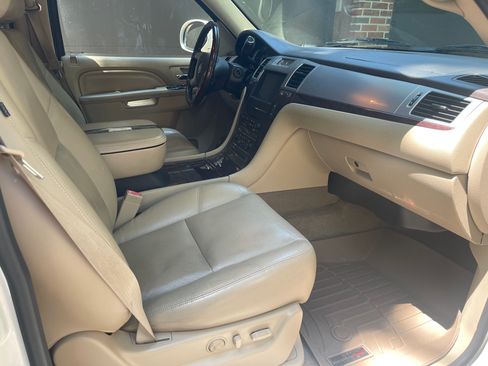 Used 2011 Cadillac Escalade EXT Luxury AWD/4WD image 11