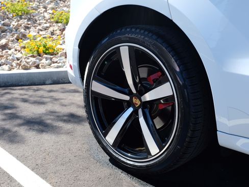 Used 2024 Porsche Macan S AWD/4WD image 13
