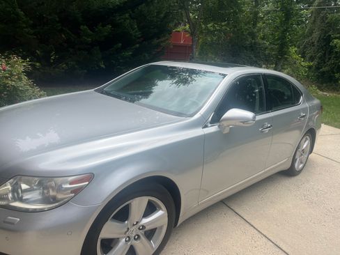 Used 2010 Lexus LS 460 image 1