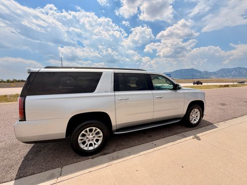 Used 2019 GMC Yukon XL SLT AWD/4WD image 9