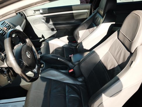 Used 2006 Volkswagen GTI 2.0T 2-Door image 28