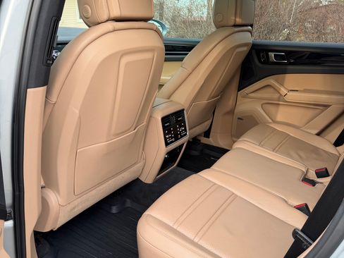 Used 2020 Porsche Cayenne image 11