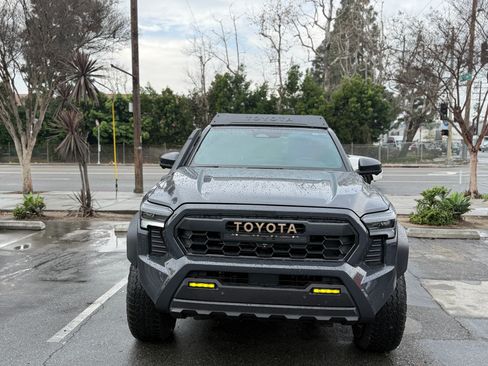 Used 2025 Toyota Tacoma 4x4 Double Cab Hybrid image 1