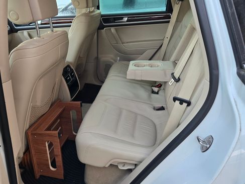 Used 2014 Volkswagen Touareg TDI image 12