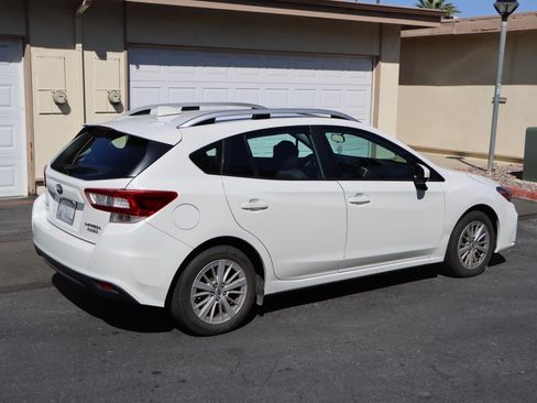Used 2017 Subaru Impreza 2.0i Premium image 5