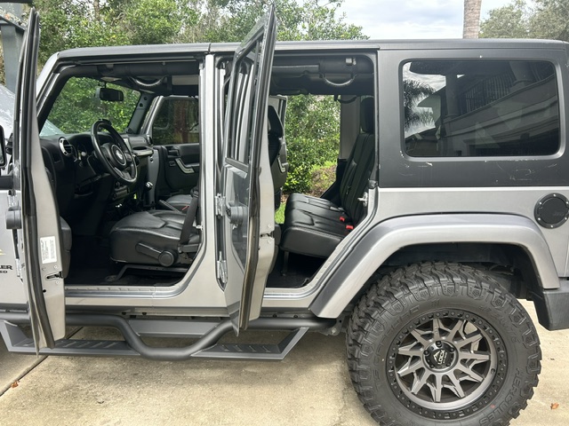 Used 2013 Jeep Wrangler Unlimited Sahara w/ Dual Top Group AWD/4WD image 9