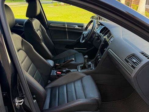 Used 2018 Volkswagen GTI SE FWD image 12