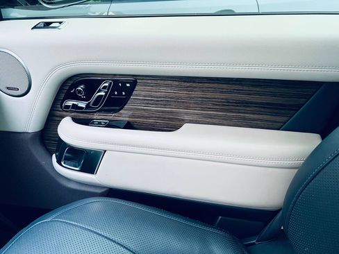 Used 2019 Land Rover Range Rover HSE image 9