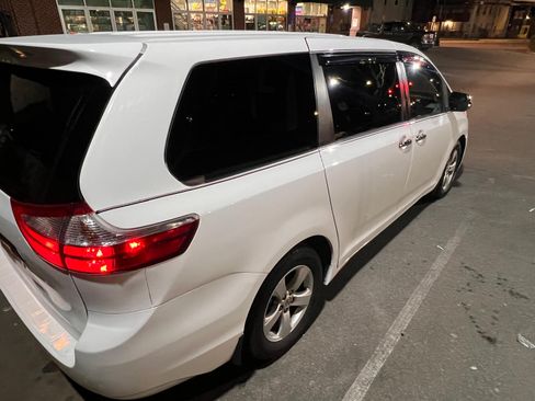 Used 2015 Toyota Sienna L image 13
