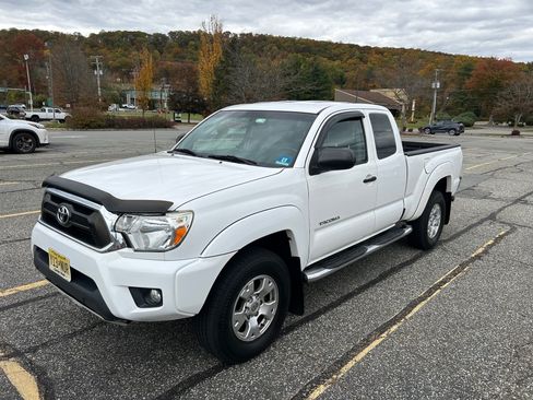 Used 2013 Toyota Tacoma 4x4 Access Cab V6 image 1