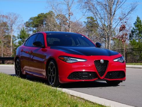 Used 2023 Alfa Romeo Giulia Veloce image 2