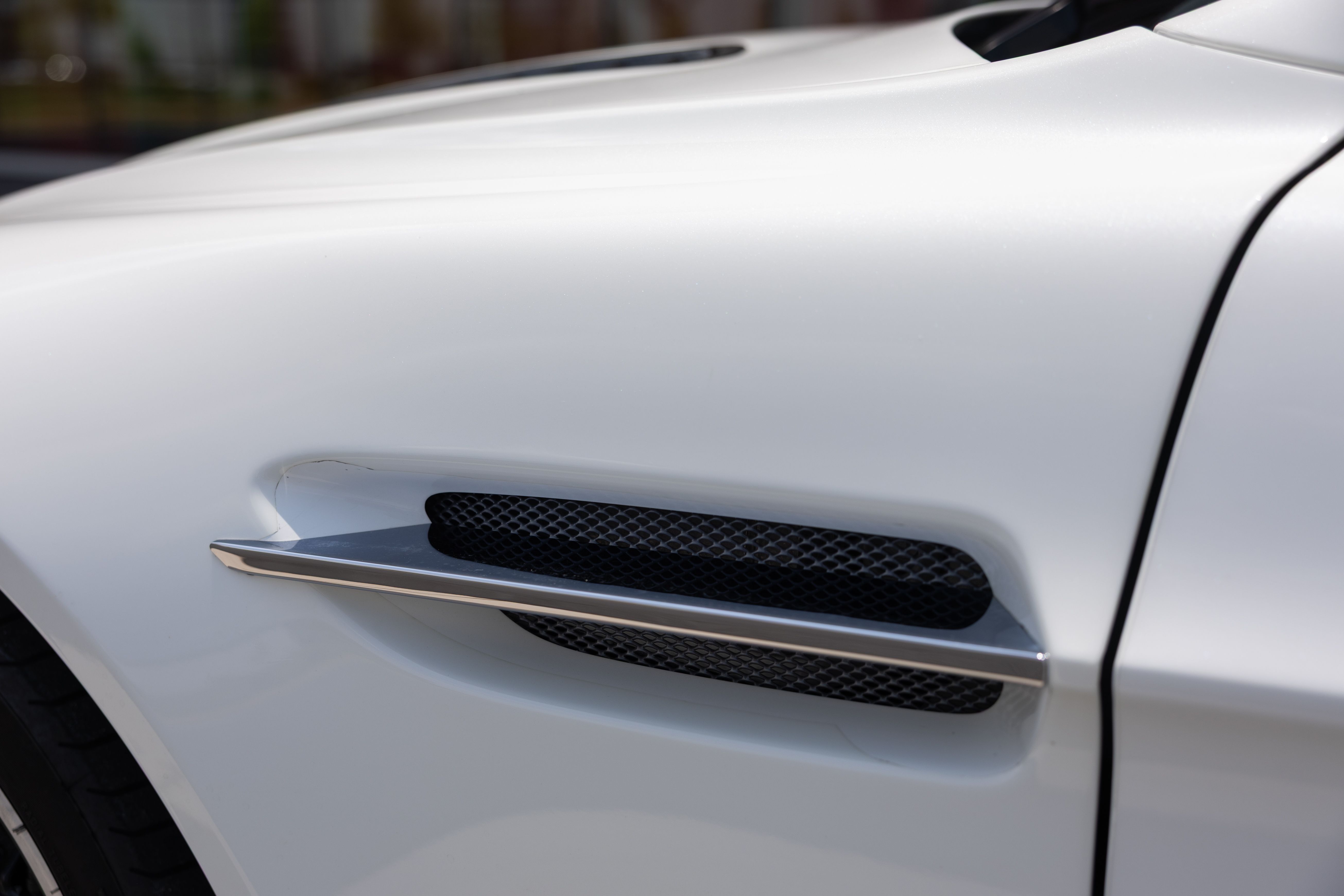 Used 2012 Aston Martin V12 Vantage Coupe RWD image 17