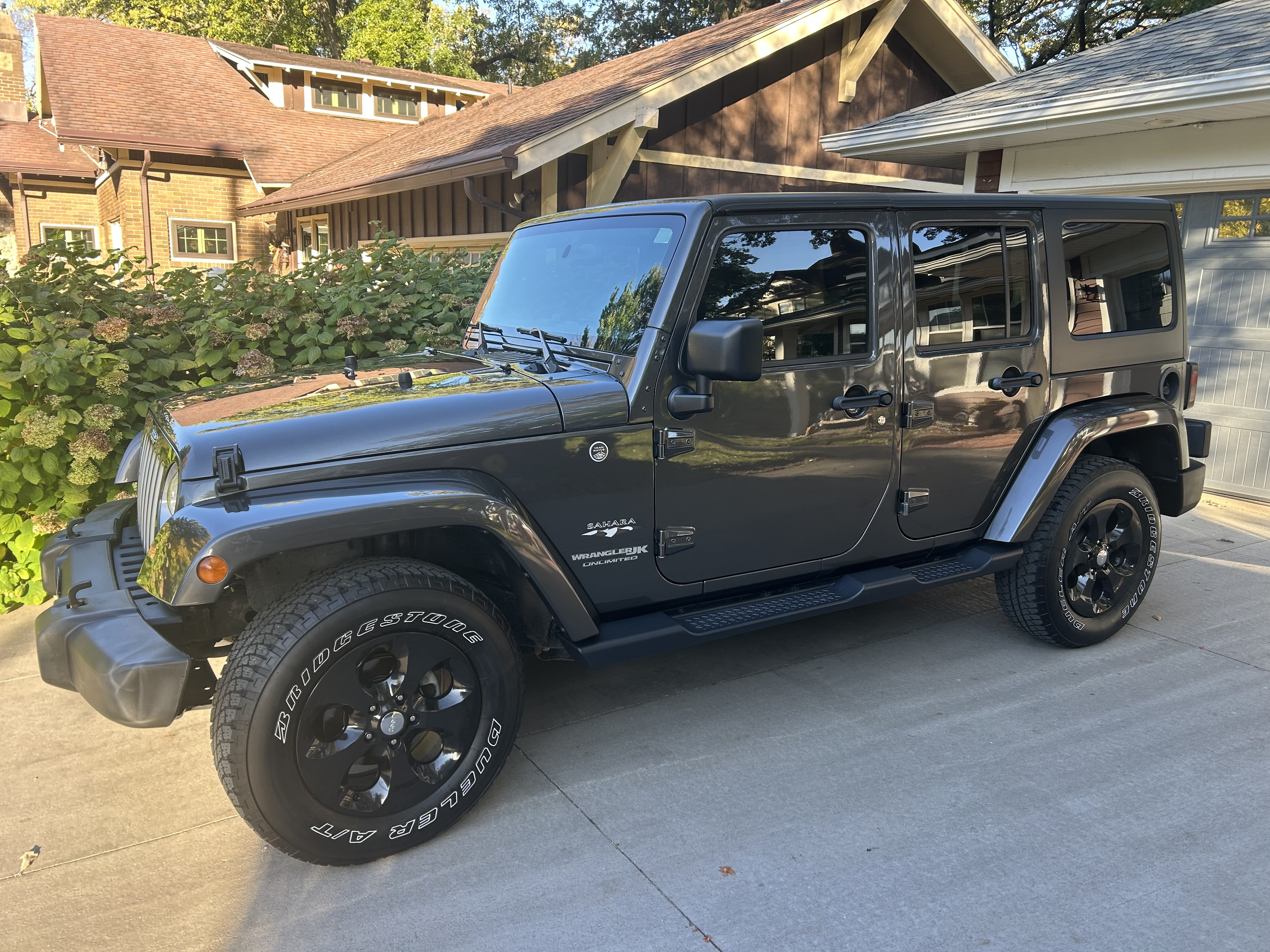 Used 2018 Jeep Wrangler Unlimited Sahara AWD/4WD image 1