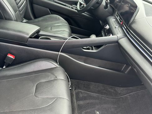 Used 2021 Hyundai Elantra Limited w/ Cargo Package image 5