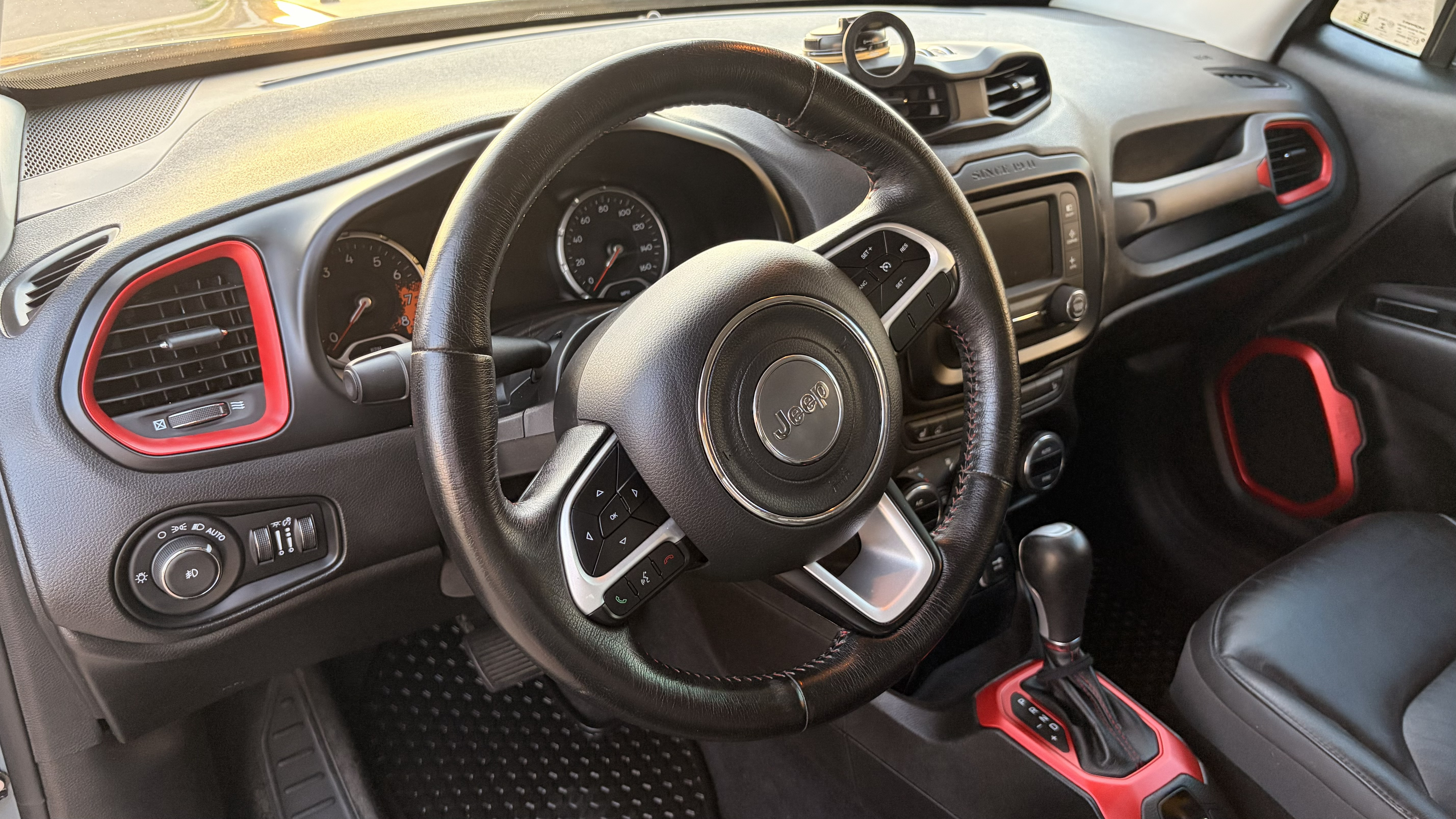 Used 2016 Jeep Renegade Trailhawk w/ Premium Trailhawk Package AWD/4WD image 6