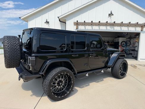 Used 2023 Jeep Wrangler Unlimited Rubicon w/ LED Lighting Group AWD/4WD image 13
