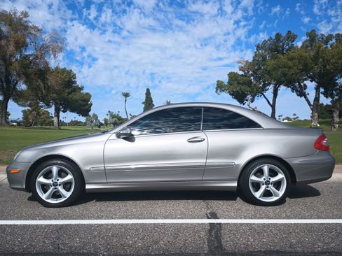 Used 2005 Mercedes-Benz CLK 320 Coupe image 12