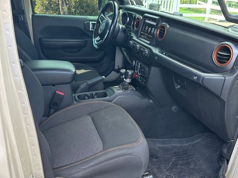 Used 2022 Jeep Gladiator Mojave w/ LED Lighting Group AWD/4WD image 12