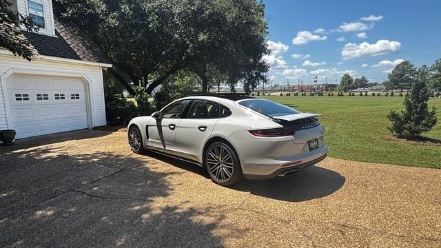 Used 2019 Porsche Panamera image 15