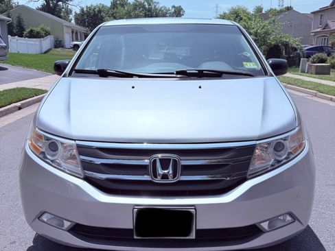 Used 2011 Honda Odyssey Touring Elite image 2