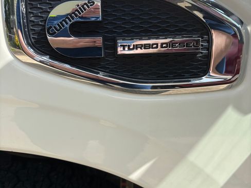 Used 2016 Nissan Titan SL RWD image 2