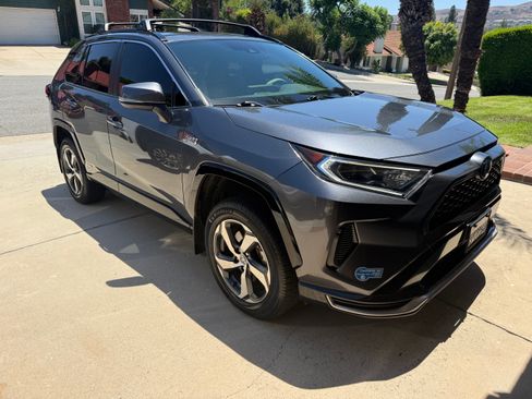 Used 2021 Toyota RAV4 SE w/ Weather & Moonroof Package AWD/4WD image 1