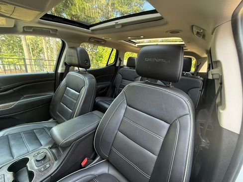 Used 2021 GMC Acadia Denali w/ Denali Ultimate Package AWD/4WD image 9