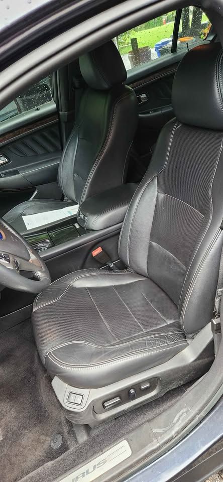 Used 2017 Ford Taurus Limited FWD image 8