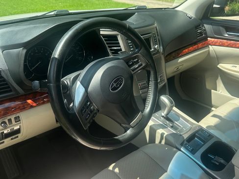 Used 2012 Subaru Outback 3.6R Limited w/ Moonroof Pkg AWD/4WD image 9