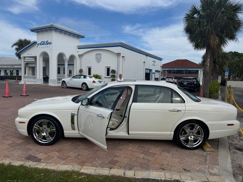 Used 2008 Jaguar XJ8 L RWD image 4