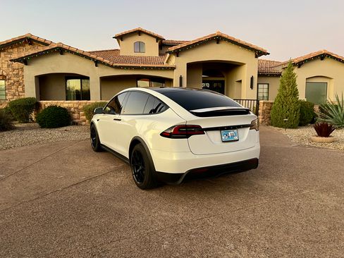 Used 2023 Tesla Model X image 4