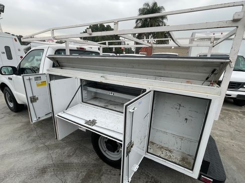 Used 2003 Ford F250 XL image 4