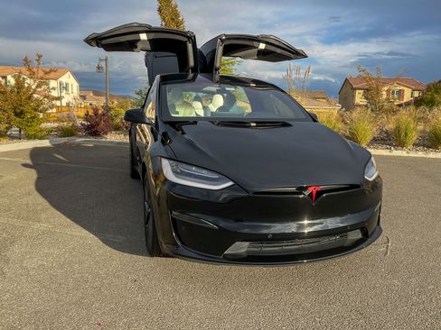 Used 2022 Tesla Model X Plaid image 16