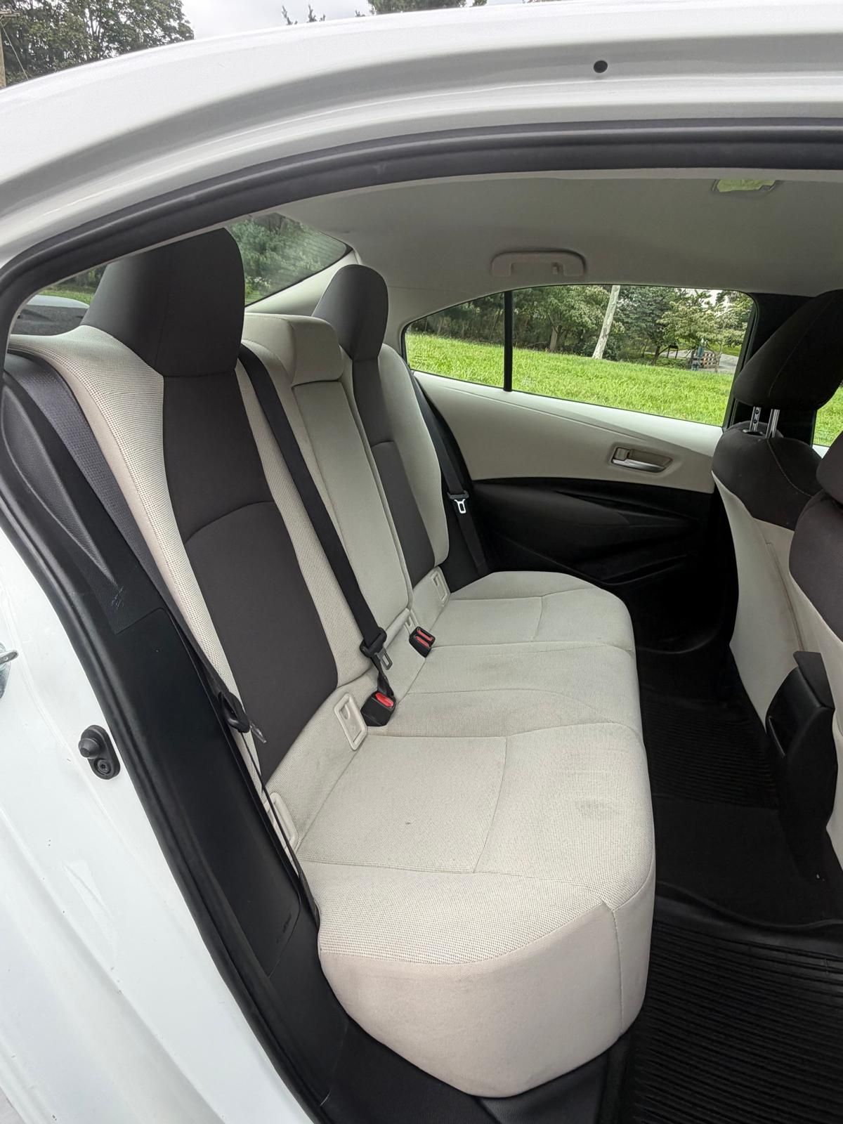 Used 2021 Toyota Corolla LE w/ Carpet Mat Package (TMS) FWD image 12