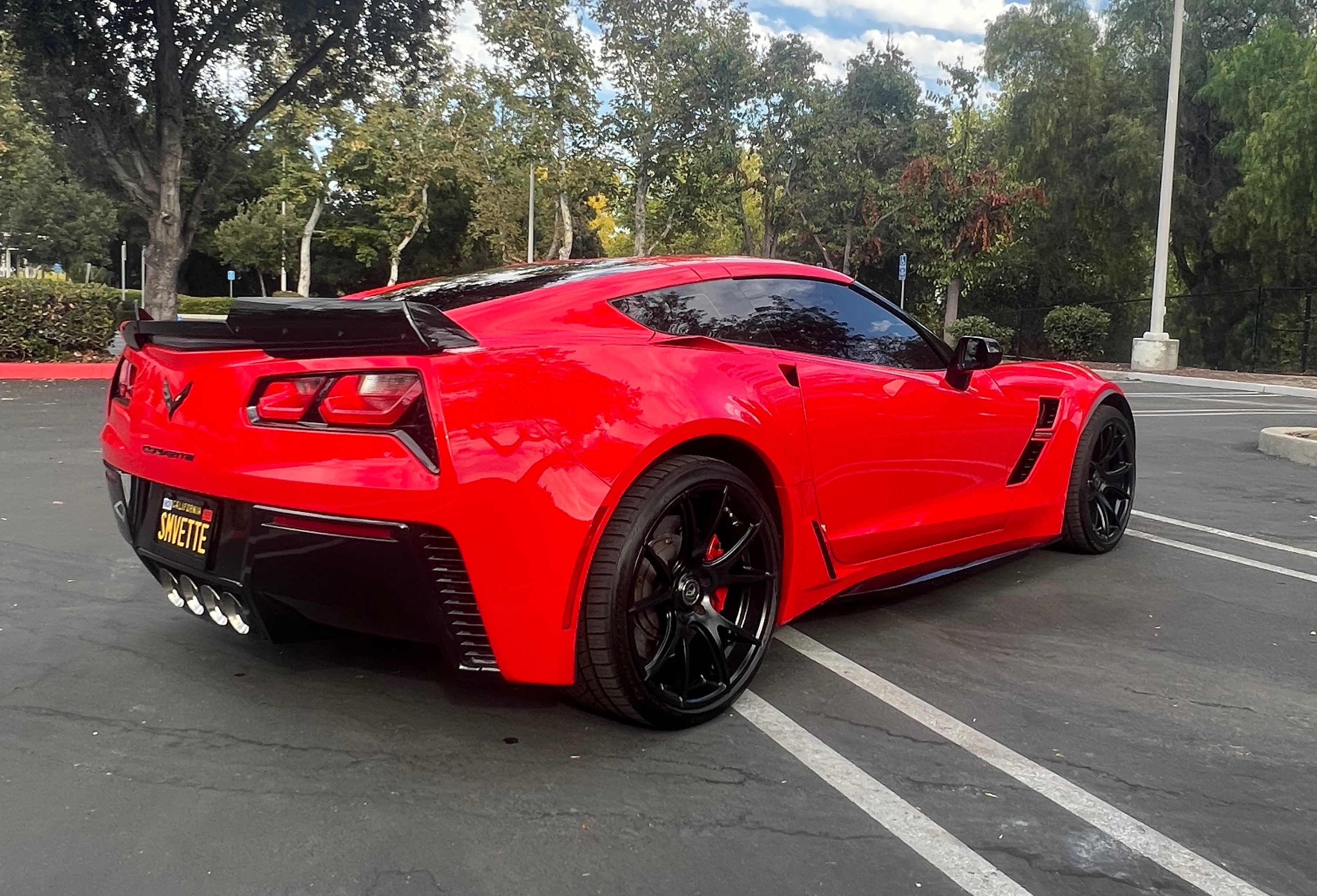 Used 2017 Chevrolet Corvette Grand Sport w/ Carbon Flash Badge Package RWD image 2