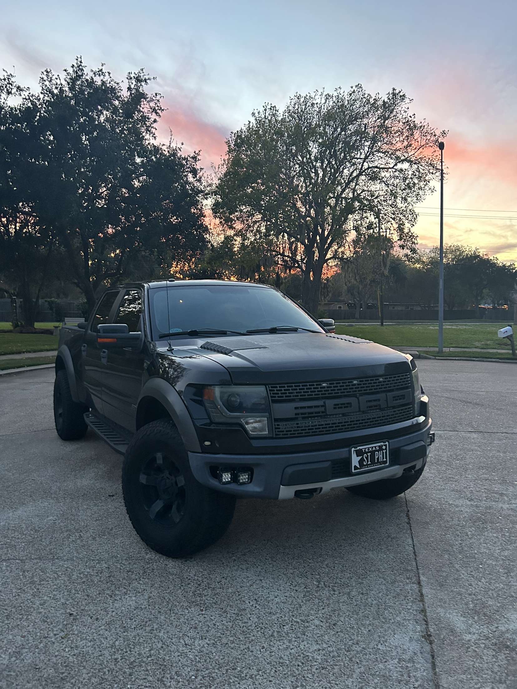 Used 2013 Ford F150 Raptor w/ Luxury Equipment Group AWD/4WD image 2