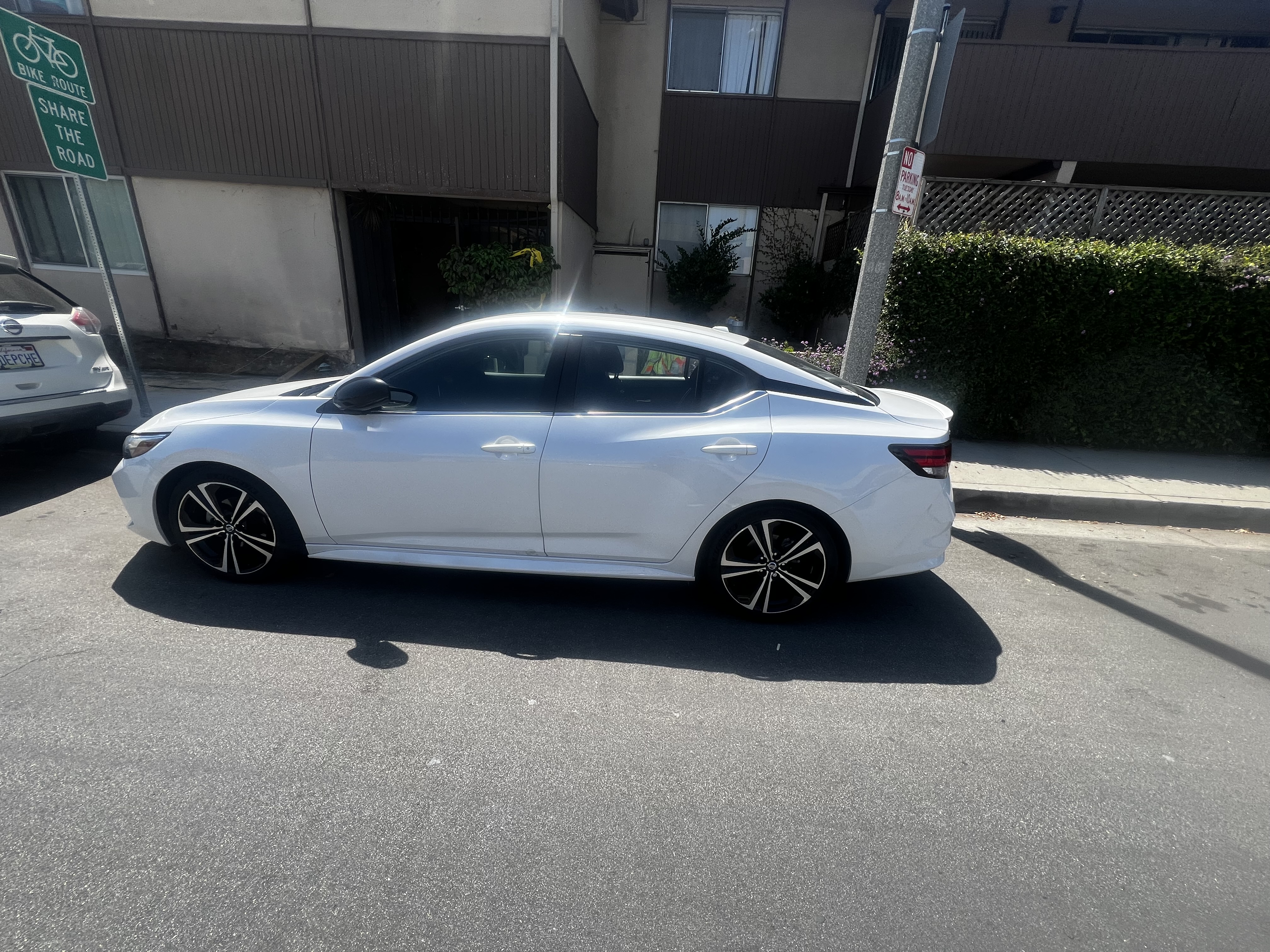 Used 2021 Nissan Sentra SR w/ Electronics Package FWD image 2