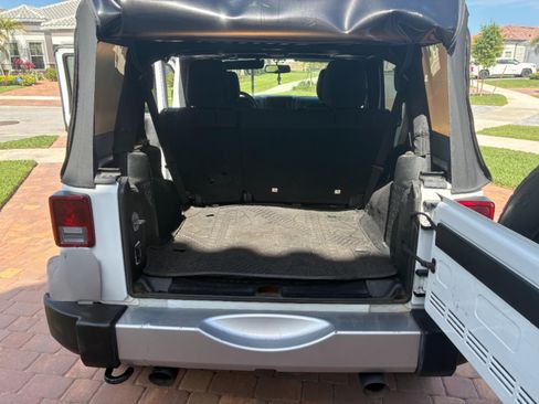 Used 2016 Jeep Wrangler Unlimited Sahara w/ Connectivity Group image 8