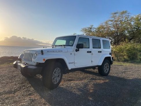 Used 2015 Jeep Wrangler Unlimited Rubicon w/ Connectivity Group image 1