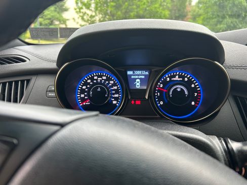 Used 2013 Hyundai Genesis 3.8 RWD image 12
