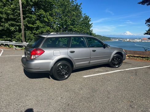Used 2009 Subaru Outback 2.5i AWD/4WD image 2