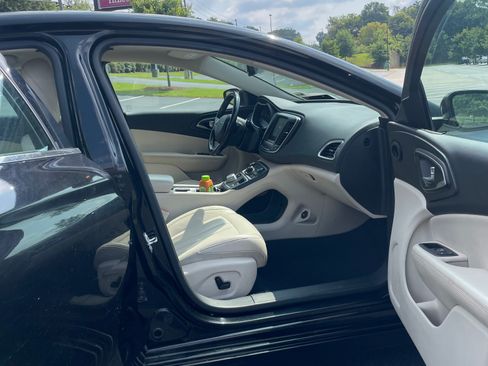 Used 2016 Chrysler 200 Limited Platinum image 14